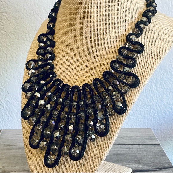 Gorgeous gray beaded necklace - Picture 5 of 5